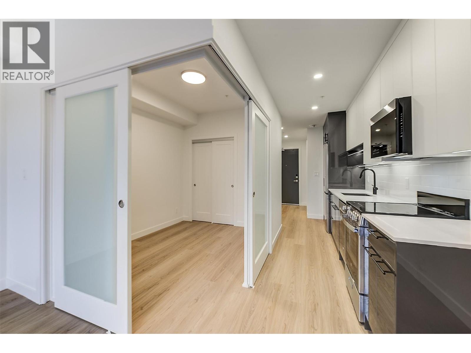 #203 1380 Pridham Avenue - 16
