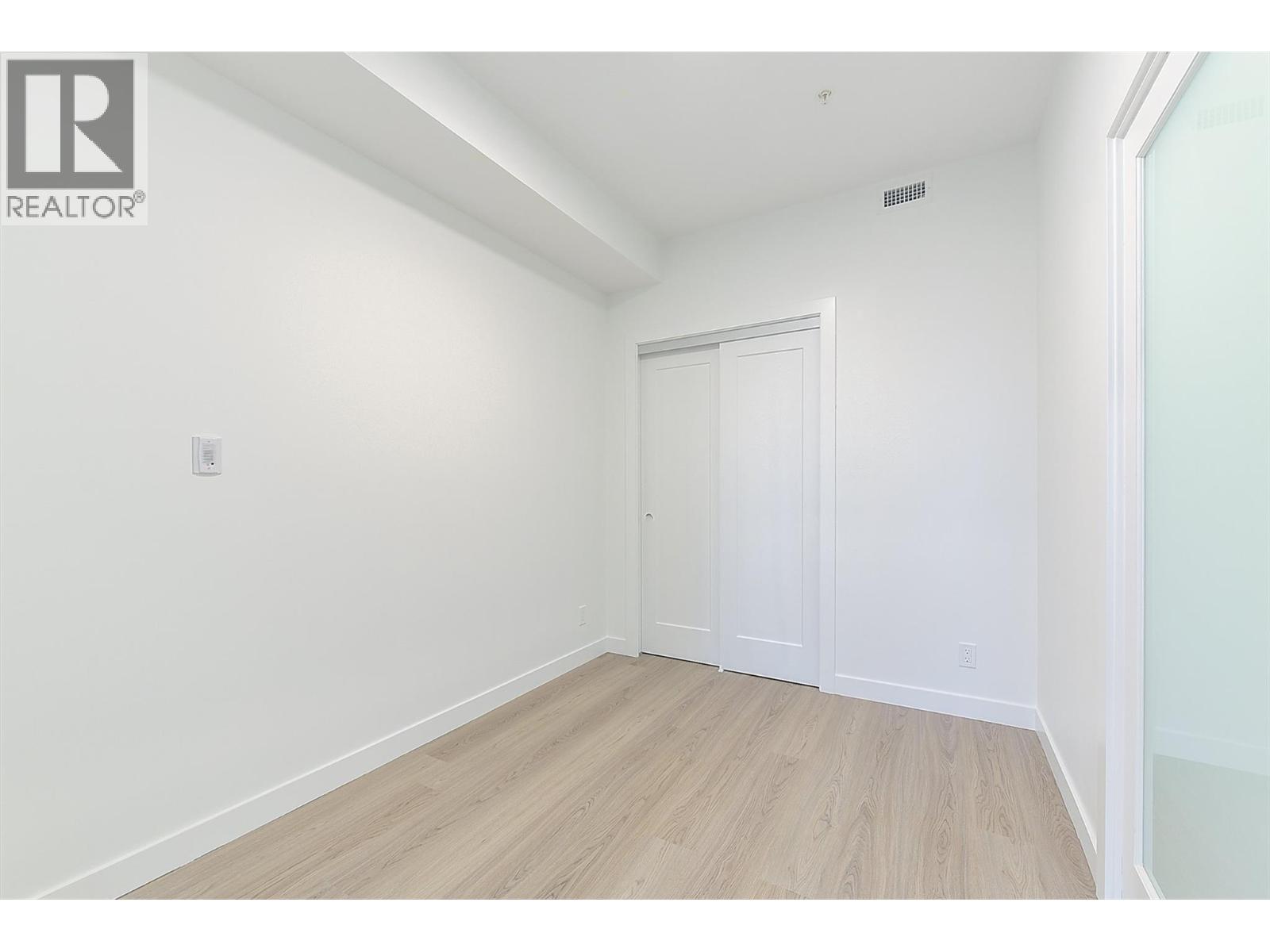 #203 1380 Pridham Avenue - 17