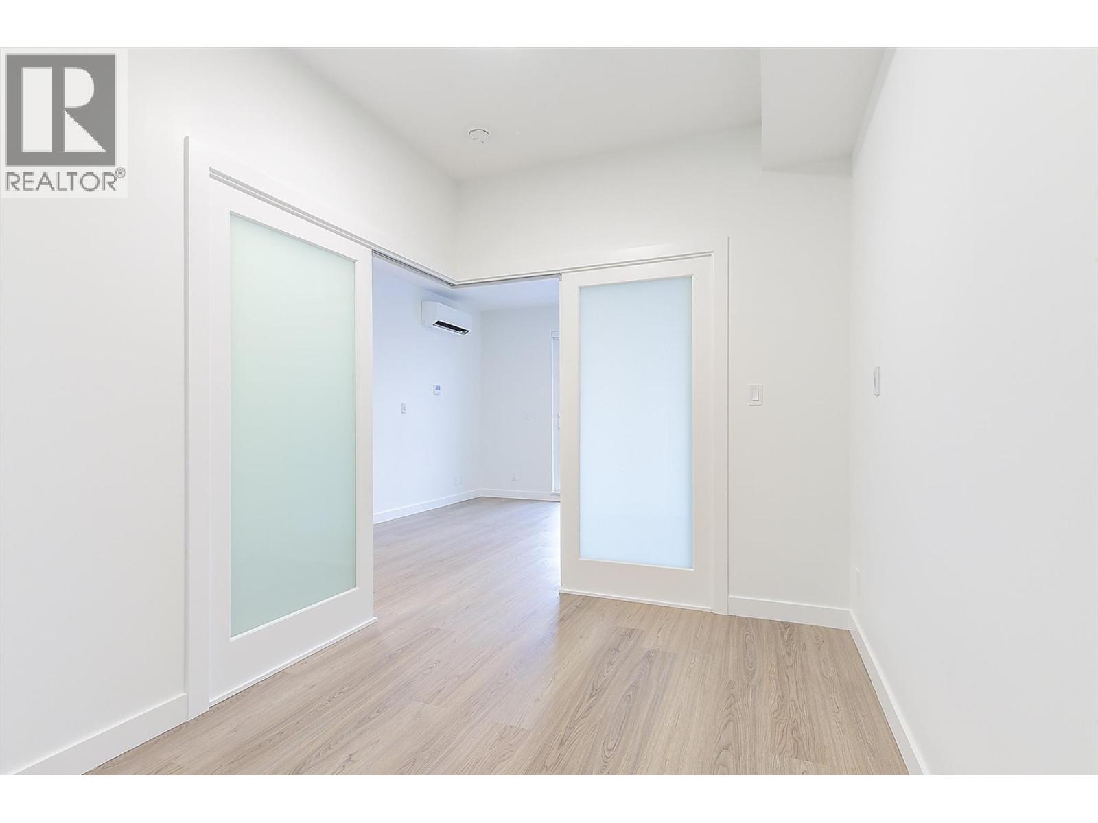 #203 1380 Pridham Avenue - 18