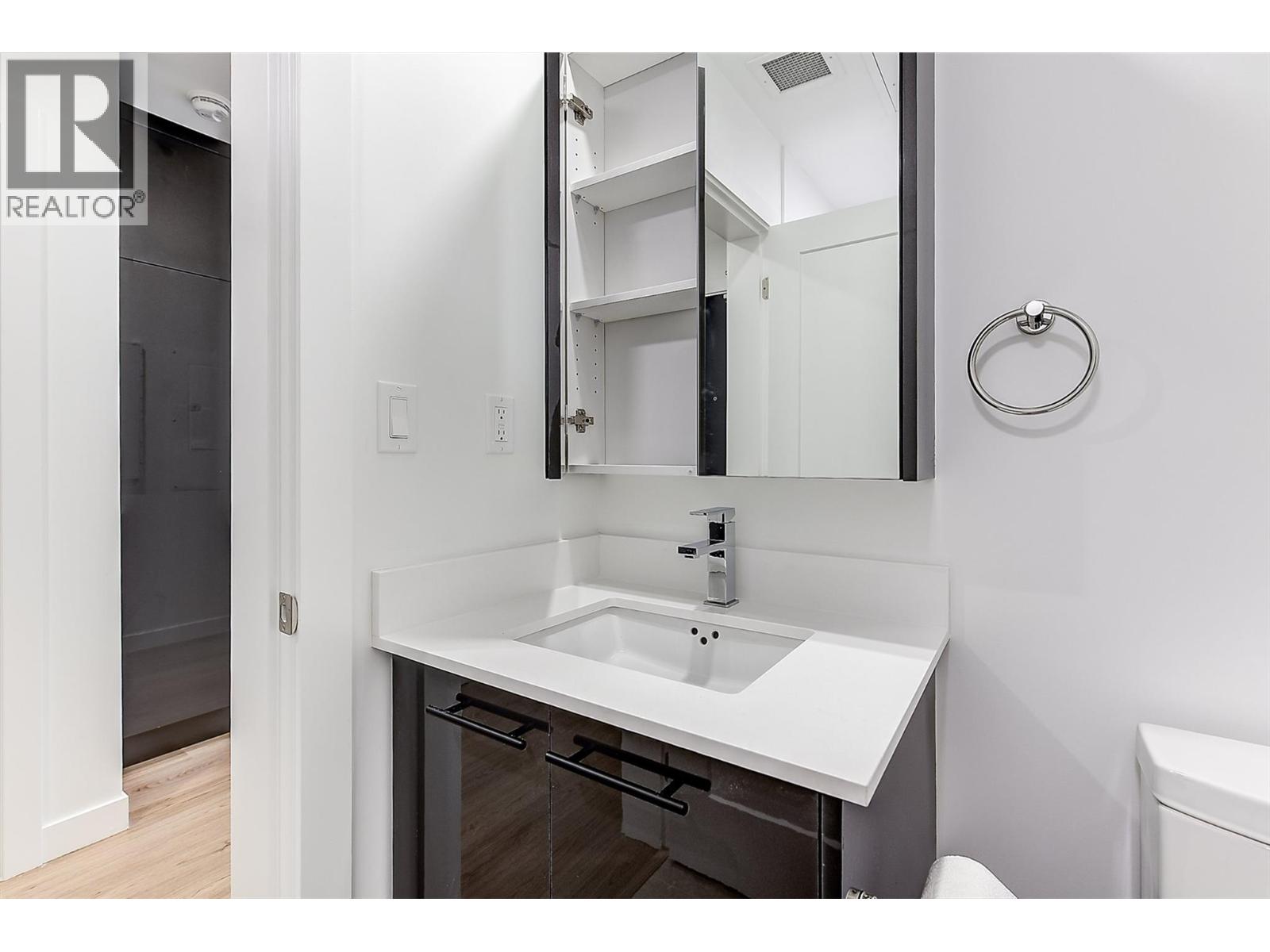 #203 1380 Pridham Avenue - 29