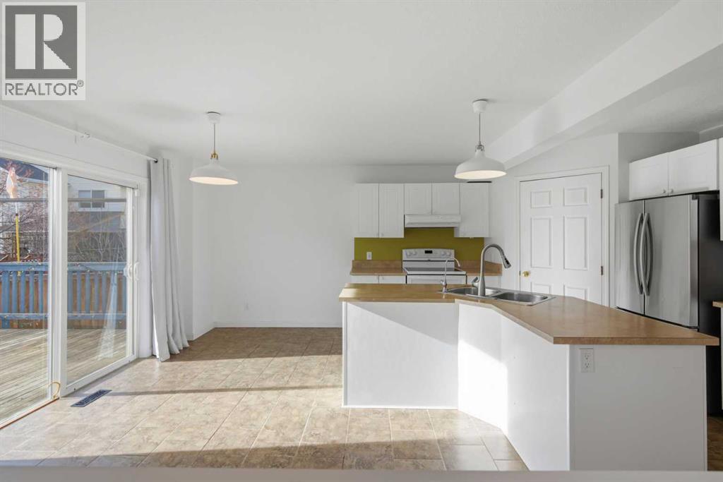 Single Family House for Sale in  Douglas Glen Grove SE Douglasdale/Glen Calgary 