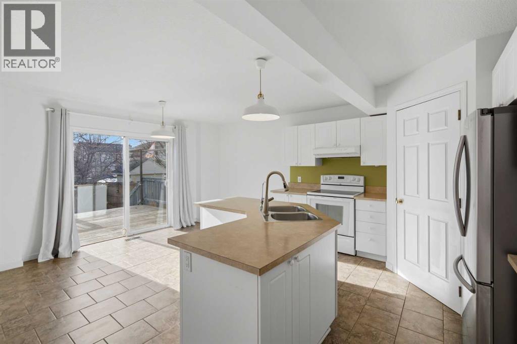 Single Family House for Sale in  Douglas Glen Grove SE Douglasdale/Glen Calgary 