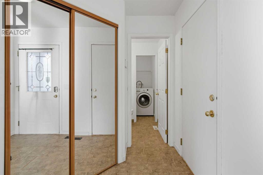 Single Family House for Sale in  Douglas Glen Grove SE Douglasdale/Glen Calgary 