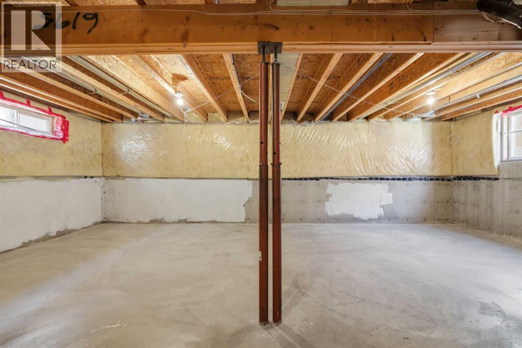 Single Family House for Sale in  Douglas Glen Grove SE Douglasdale/Glen Calgary 