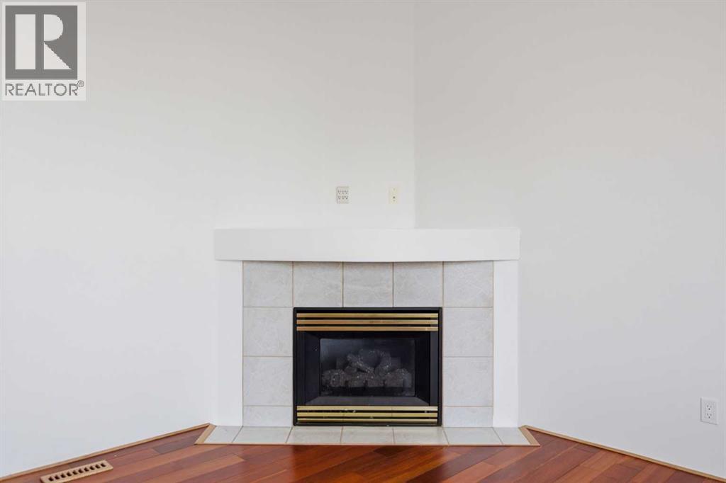 Single Family House for Sale in  Douglas Glen Grove SE Douglasdale/Glen Calgary 