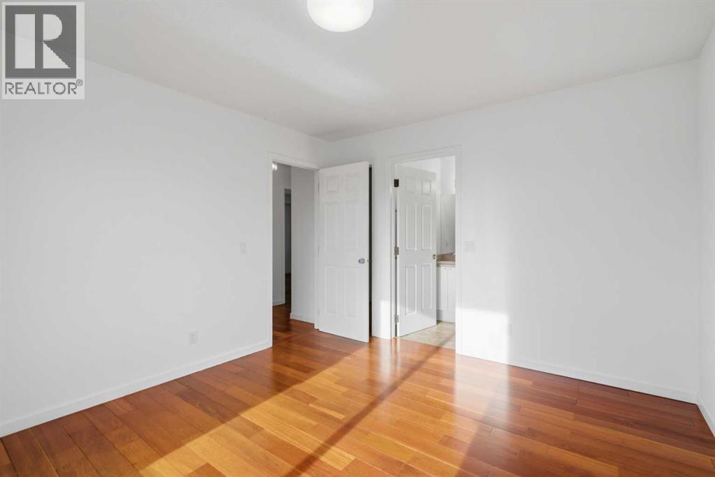 Single Family House for Sale in  Douglas Glen Grove SE Douglasdale/Glen Calgary 