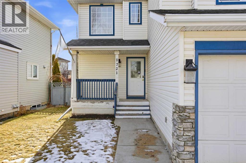 Single Family House for Sale in  Douglas Glen Grove SE Douglasdale/Glen Calgary 