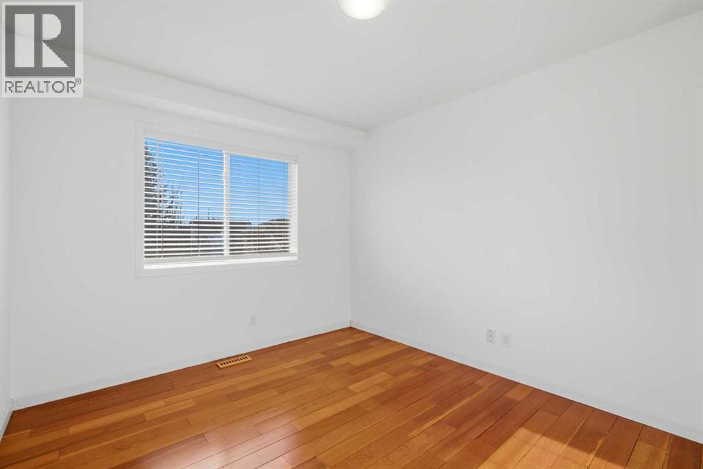 Single Family House for Sale in  Douglas Glen Grove SE Douglasdale/Glen Calgary 