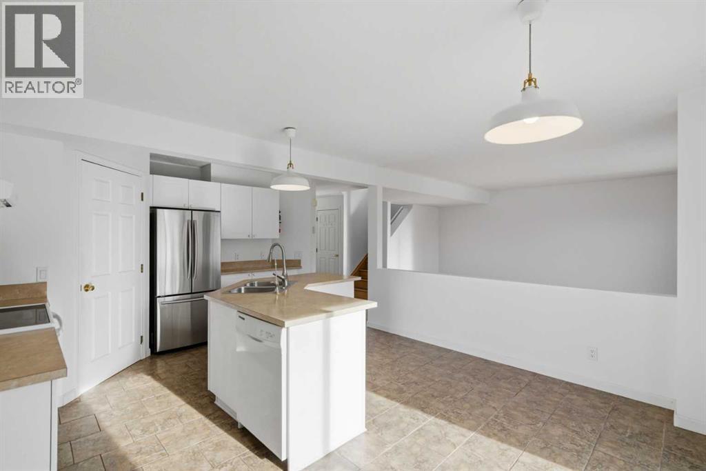 Single Family House for Sale in  Douglas Glen Grove SE Douglasdale/Glen Calgary 