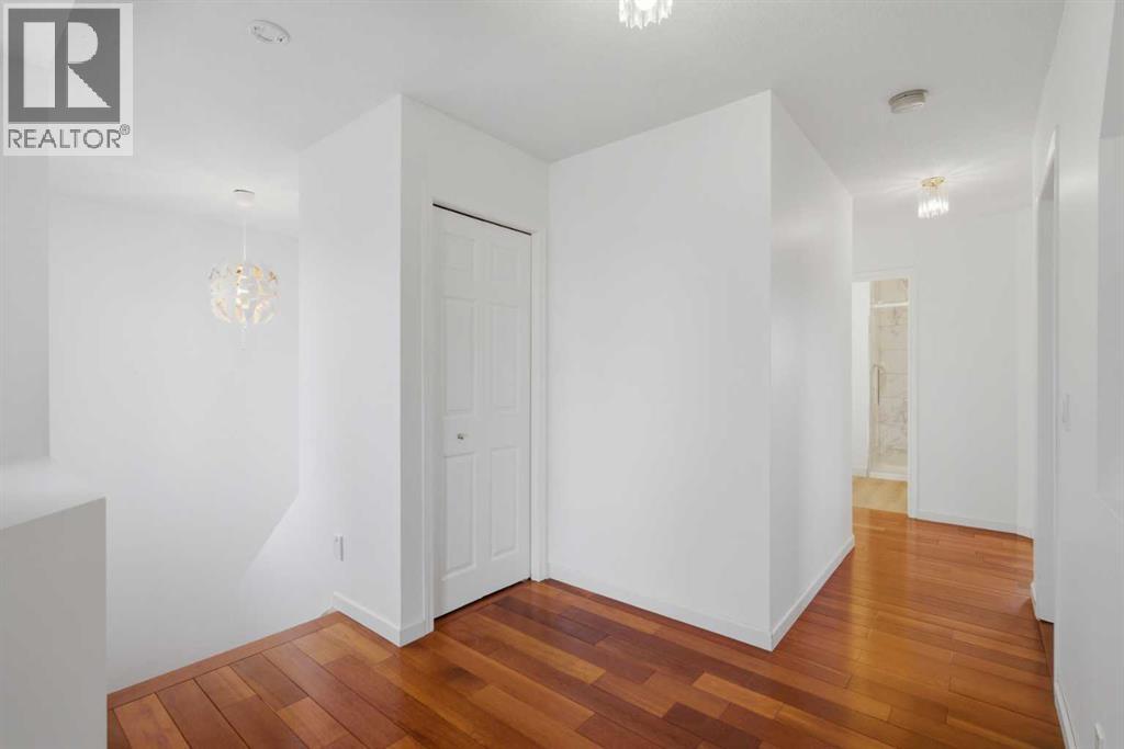 Single Family House for Sale in  Douglas Glen Grove SE Douglasdale/Glen Calgary 