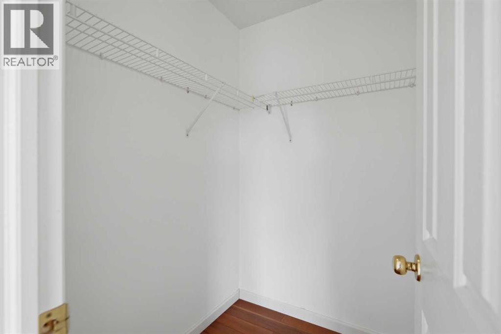 Single Family House for Sale in  Douglas Glen Grove SE Douglasdale/Glen Calgary 