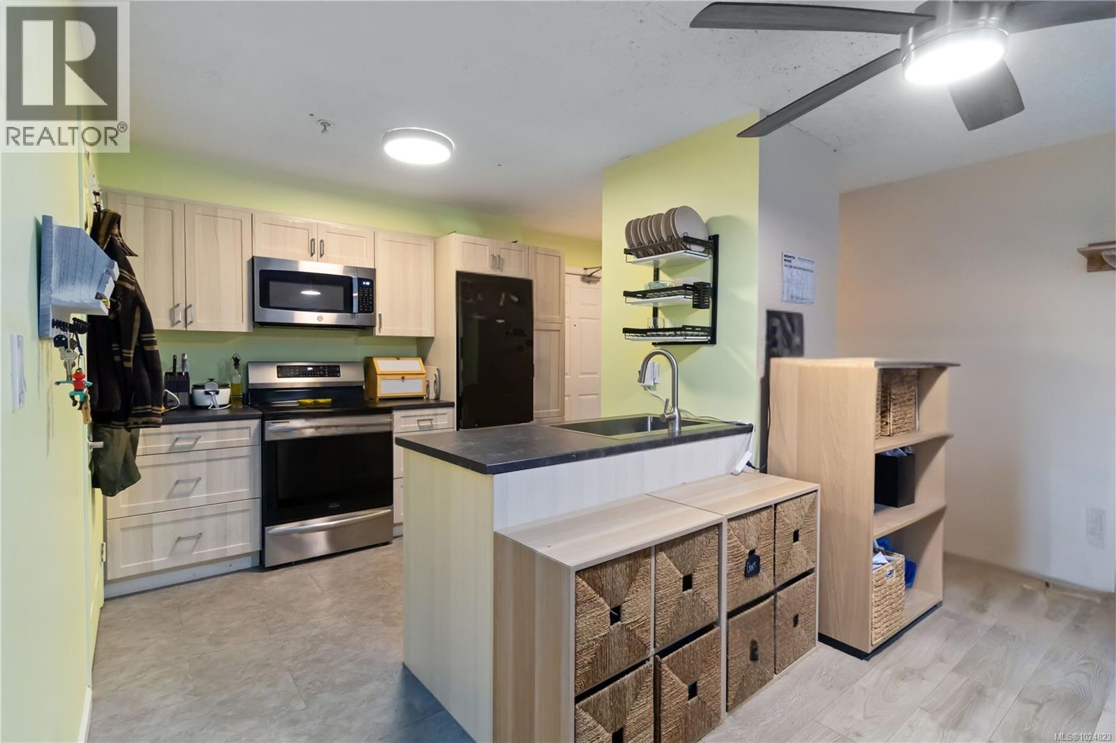 208 383 Wale Rd, Colwood