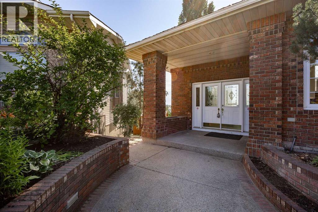 Single Family House for Sale in  Douglas Woods Manor SE Douglasdale/Glen Calgary 