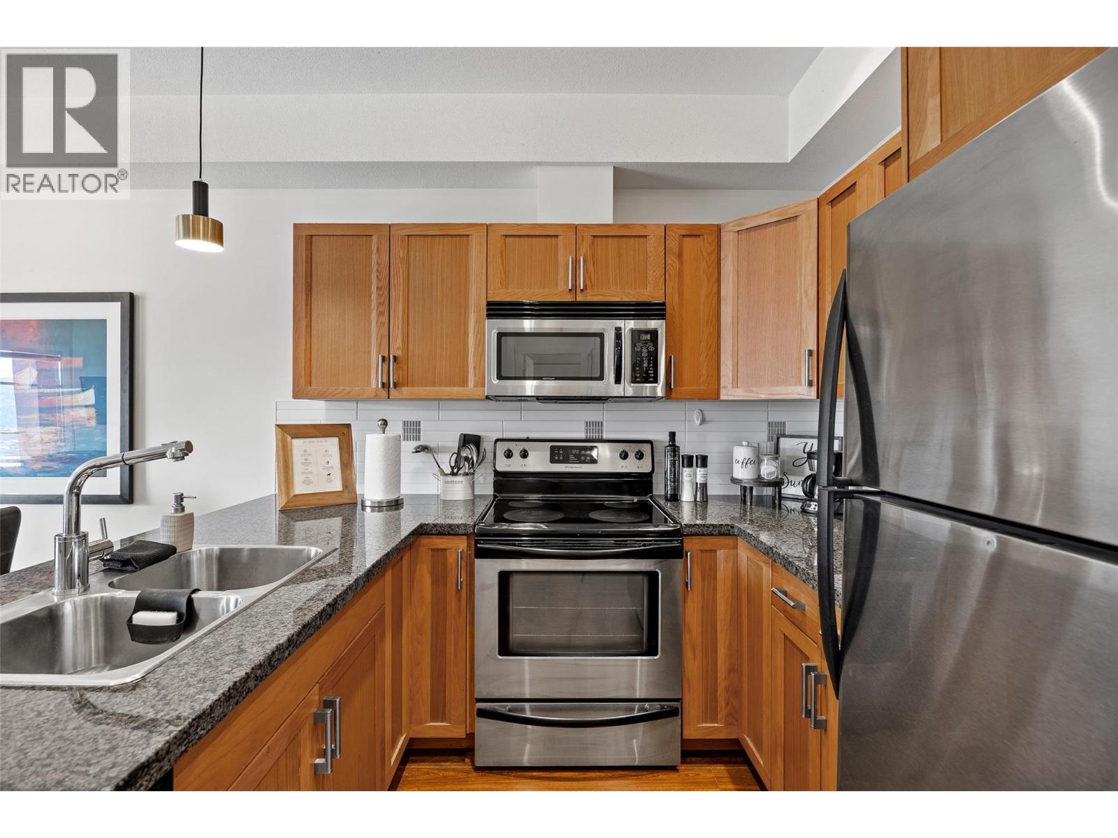 411 3211 Skyview Lane, West Kelowna