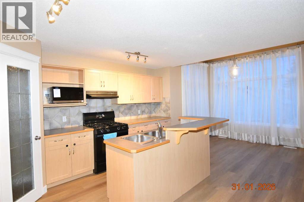 Single Family House for Sale in  Somerglen Way SW Somerset Calgary 