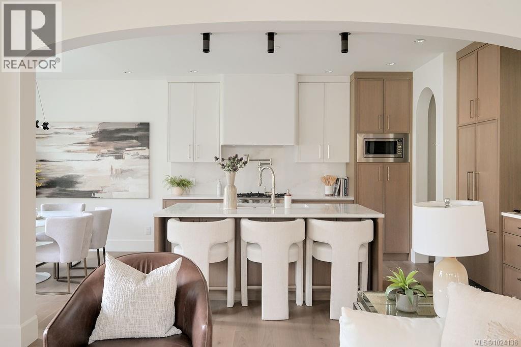  1047 Falkland Road, Oak Bay