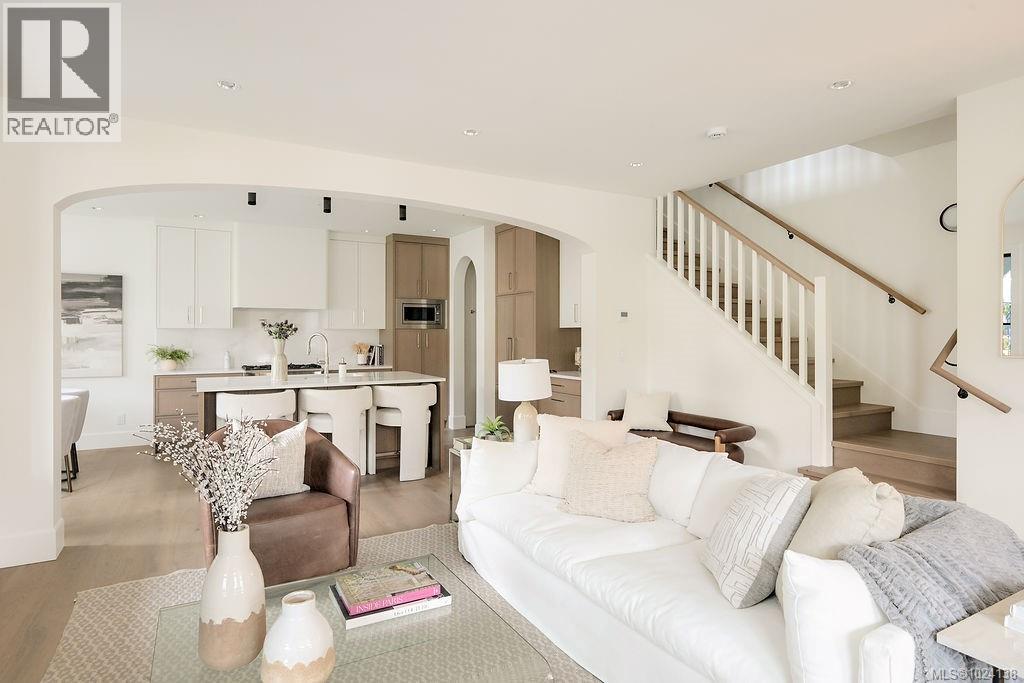  1047 Falkland Road, Oak Bay