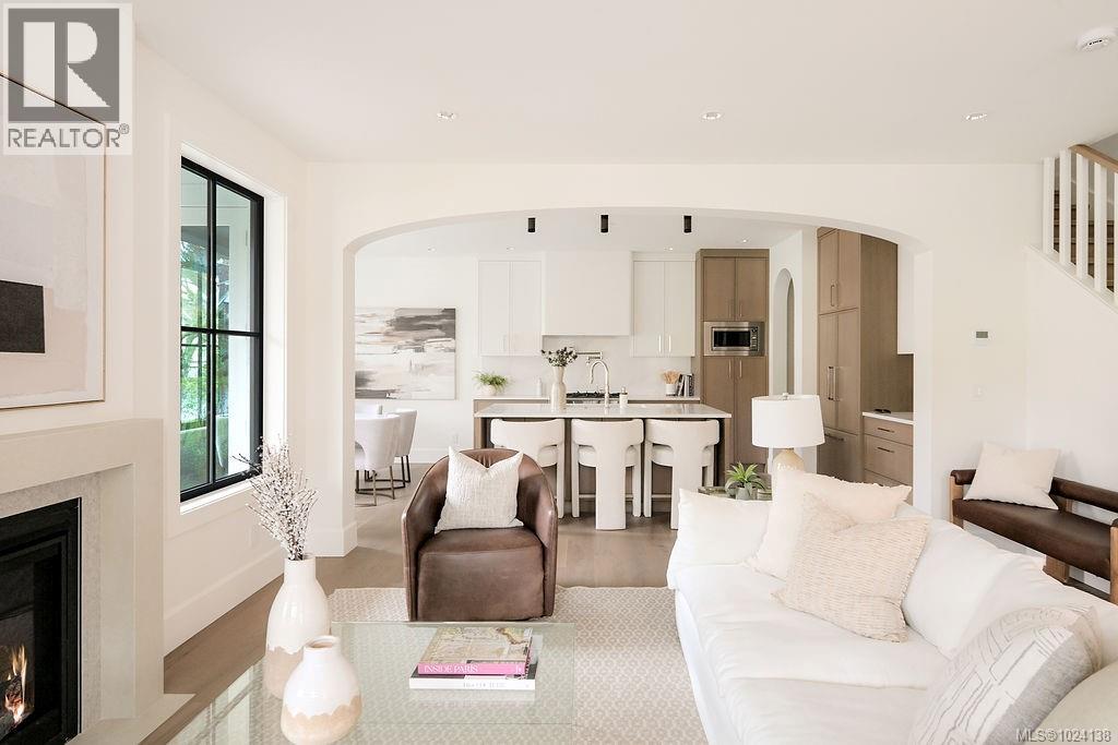  1047 Falkland Road, Oak Bay