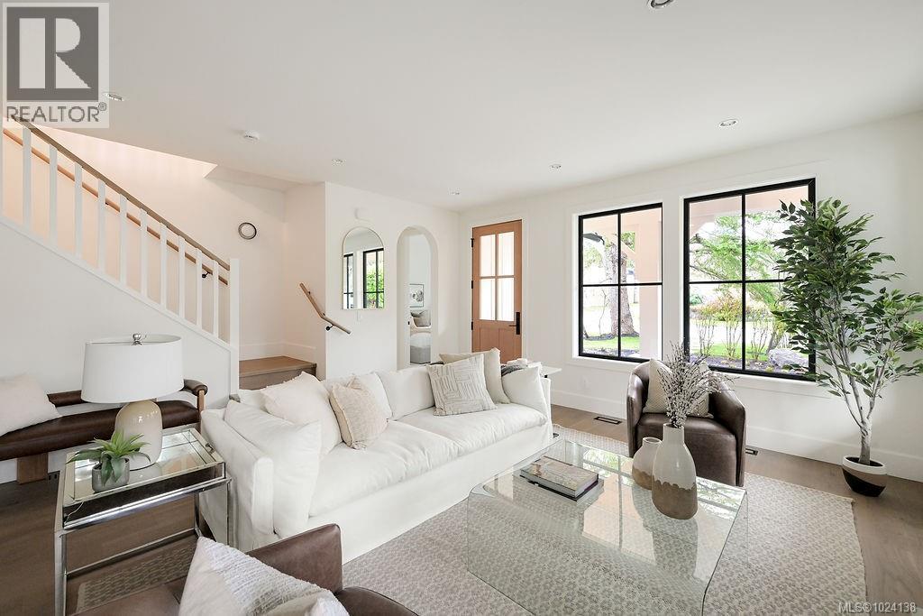  1047 Falkland Road, Oak Bay