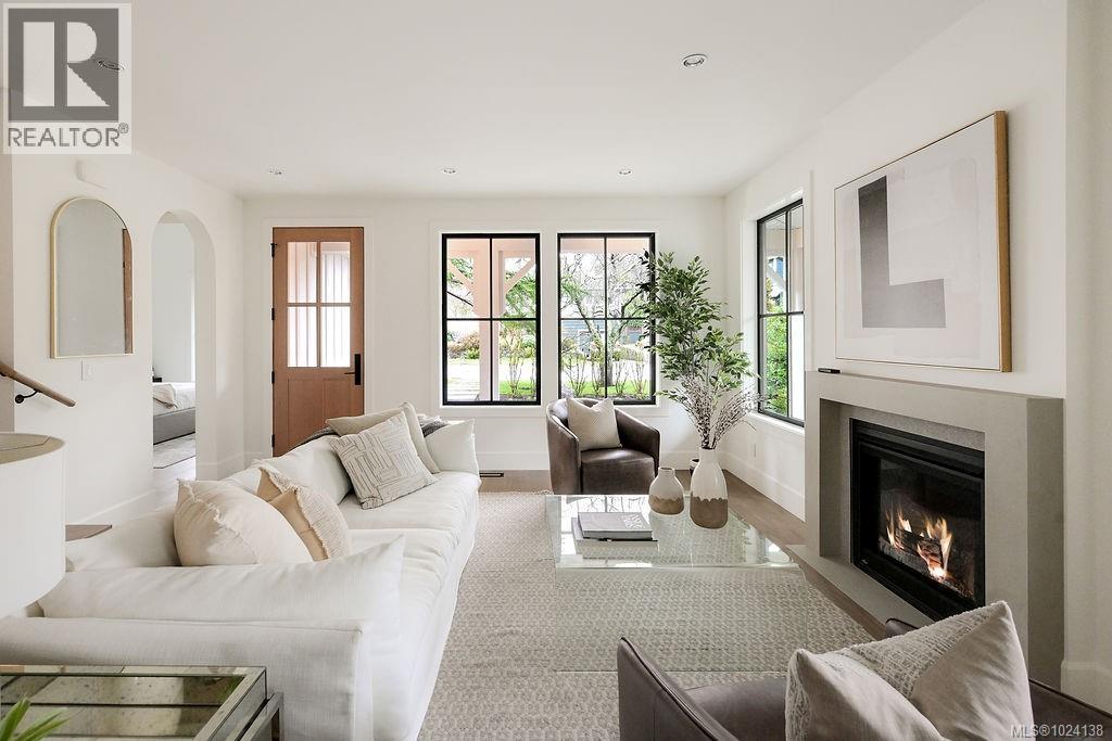  1047 Falkland Road, Oak Bay