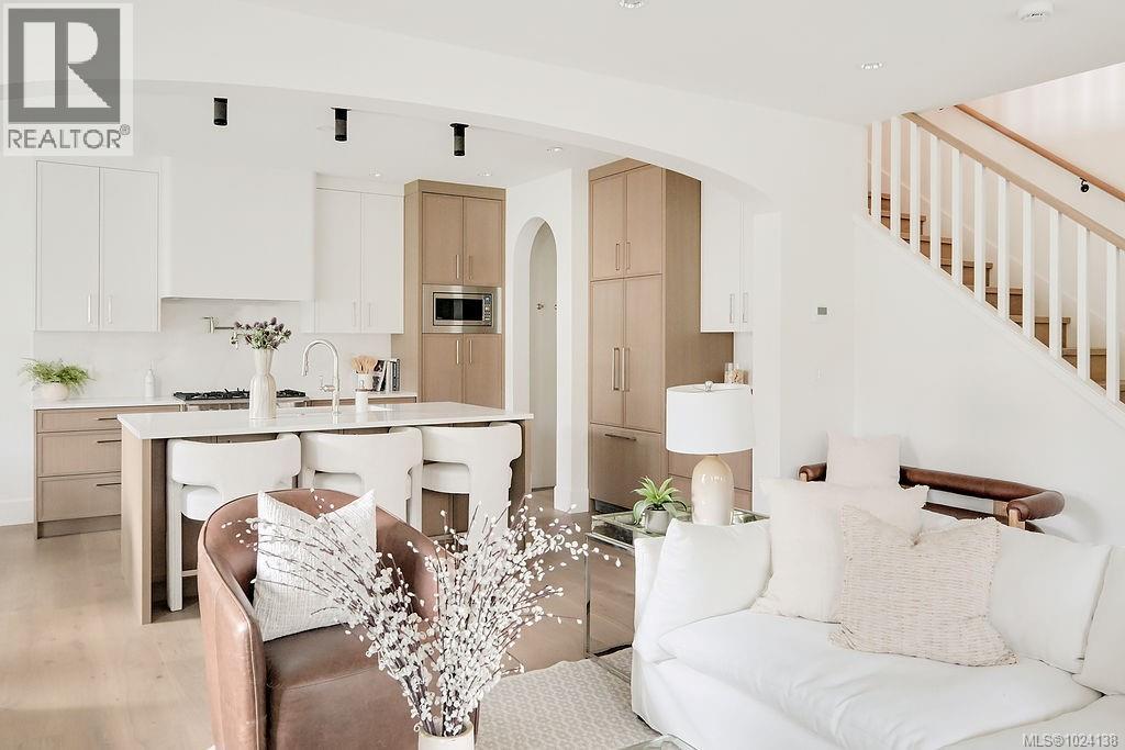  1047 Falkland Road, Oak Bay