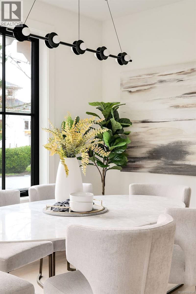  1047 Falkland Road, Oak Bay