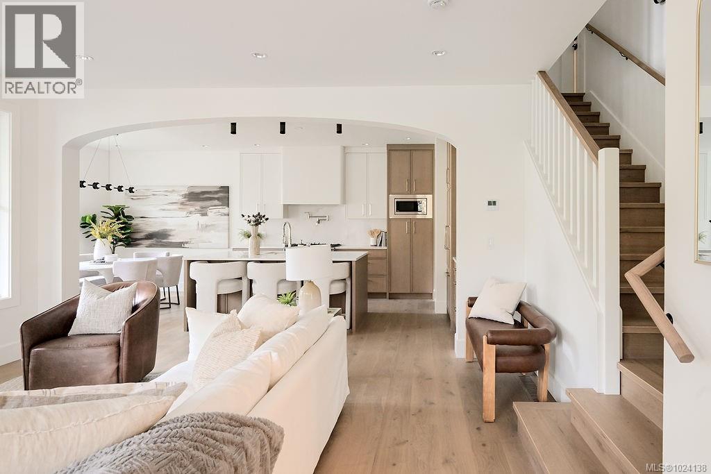  1047 Falkland Road, Oak Bay