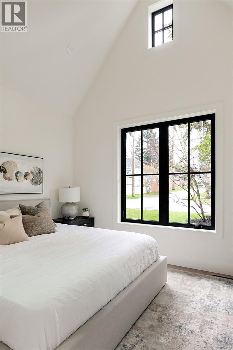  1047 Falkland Road, Oak Bay