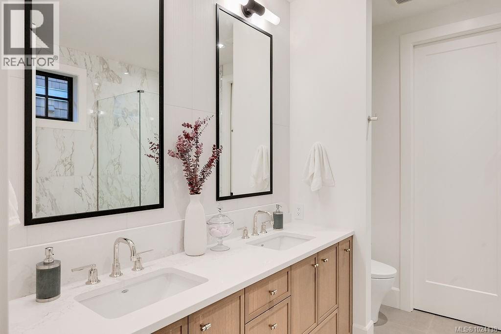  1047 Falkland Road, Oak Bay