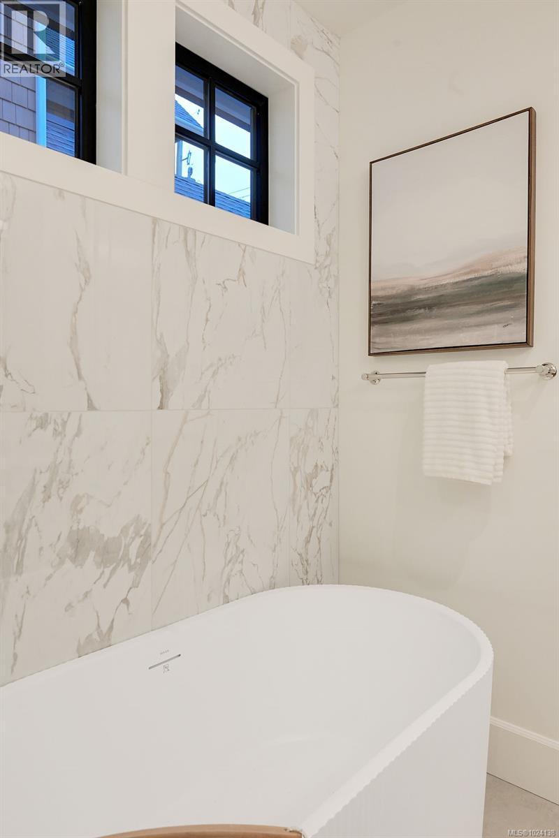  1047 Falkland Road, Oak Bay