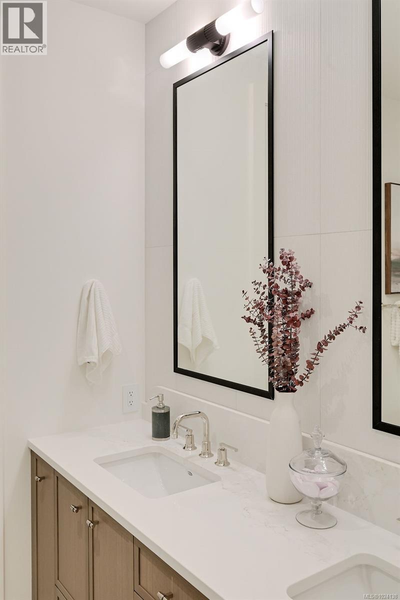  1047 Falkland Road, Oak Bay