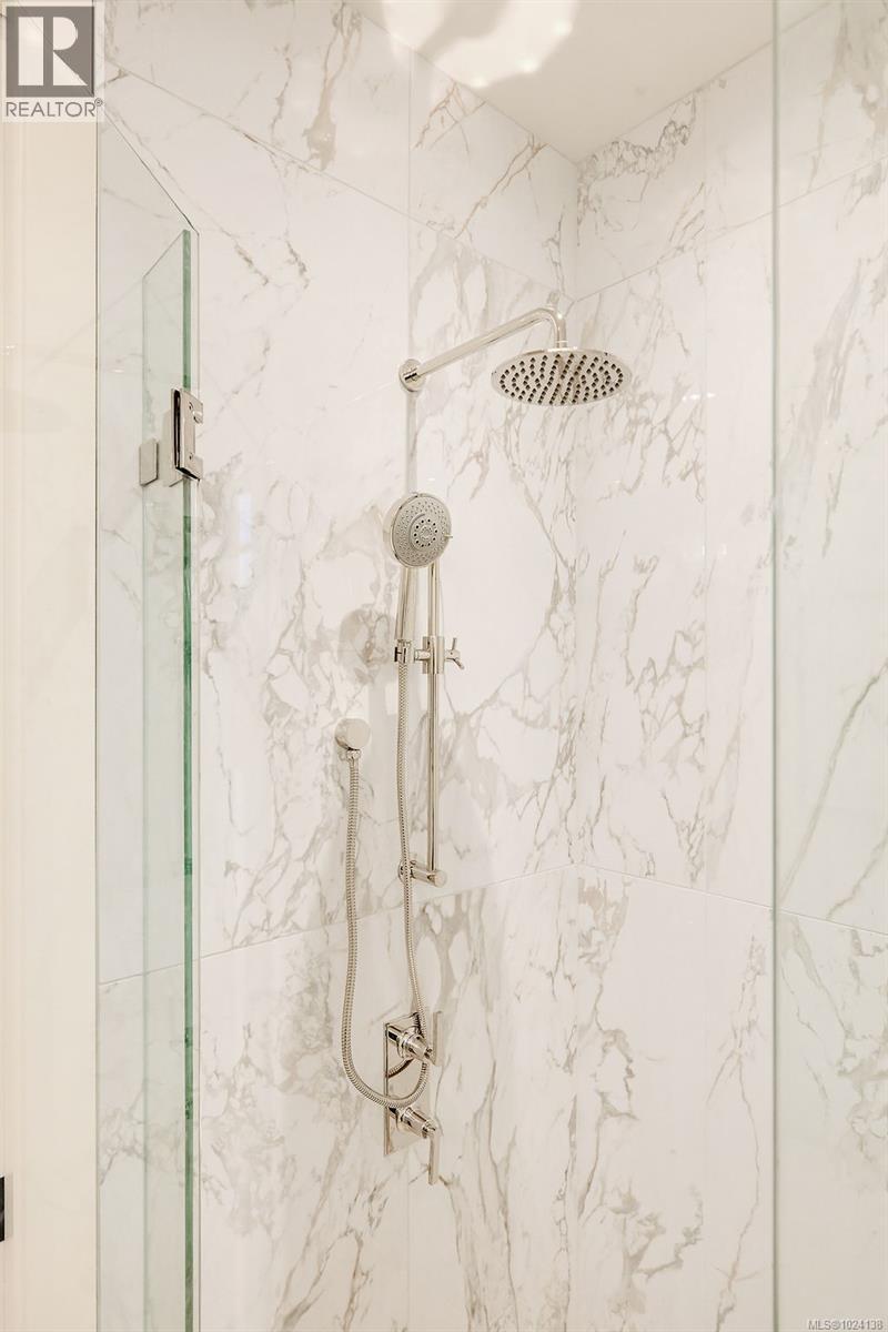  1047 Falkland Road, Oak Bay