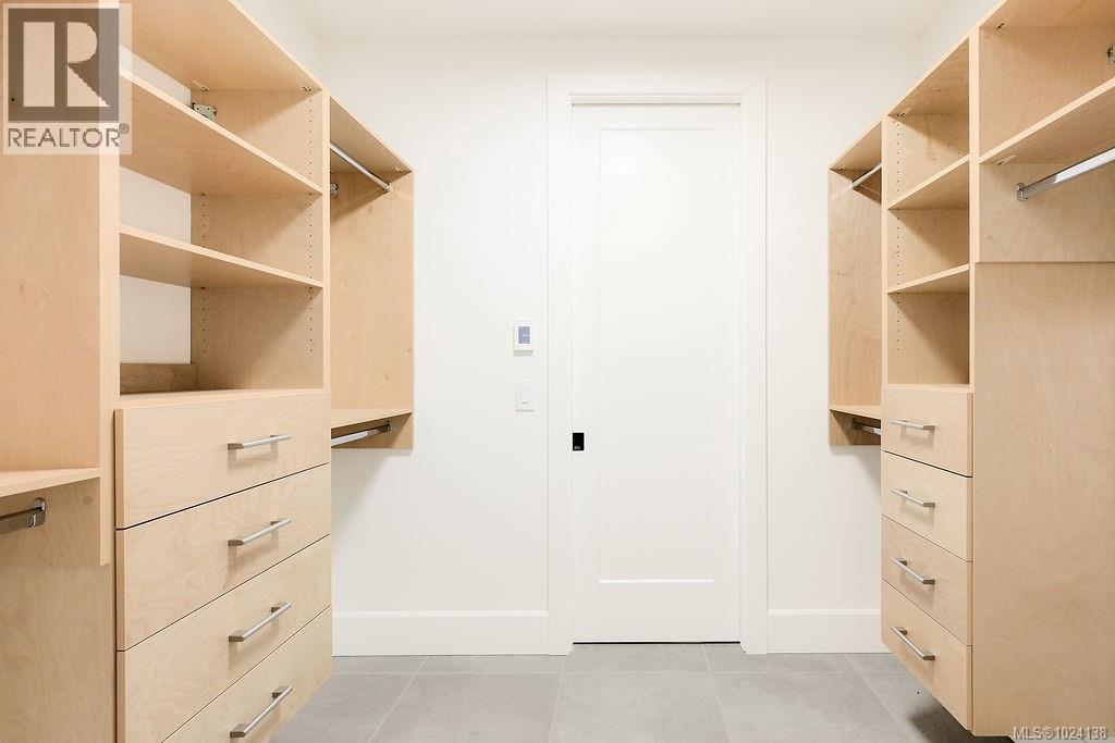  1047 Falkland Road, Oak Bay