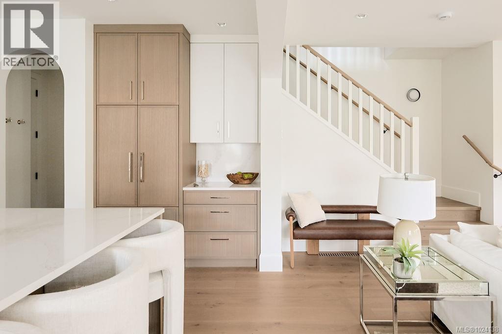  1047 Falkland Road, Oak Bay