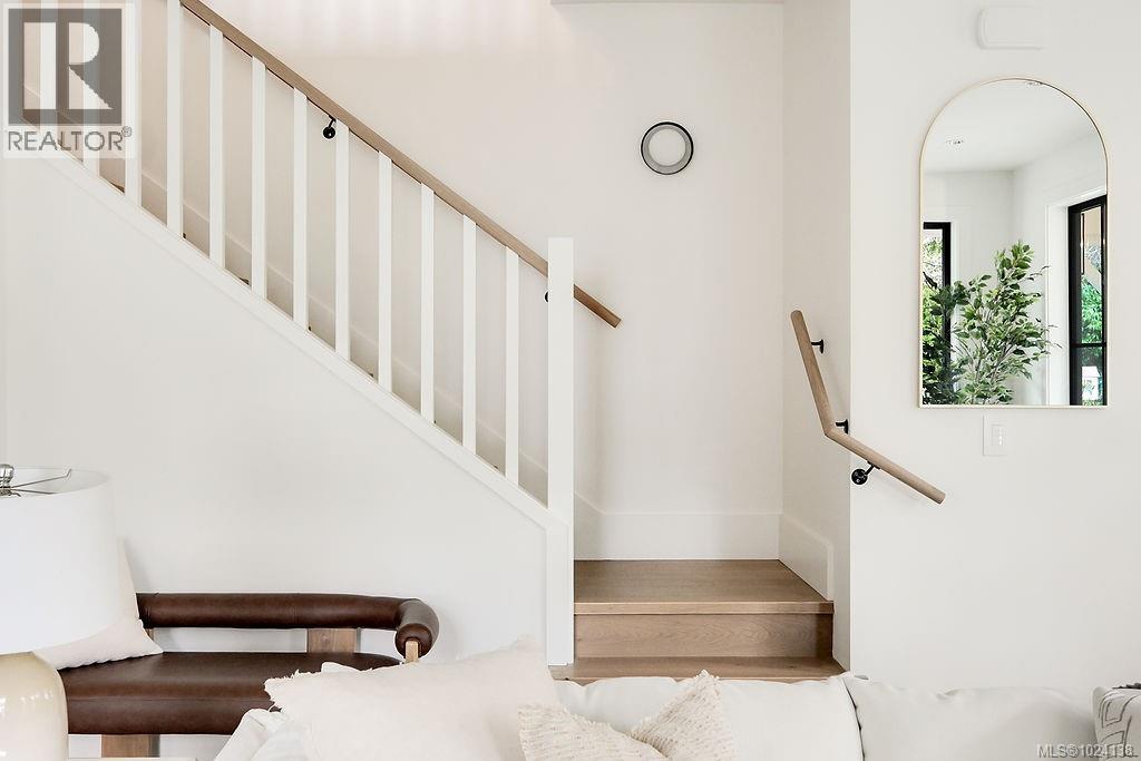  1047 Falkland Road, Oak Bay