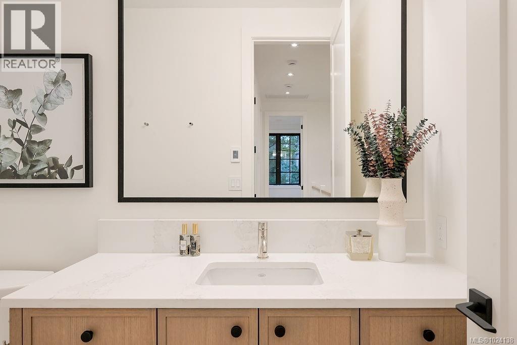  1047 Falkland Road, Oak Bay