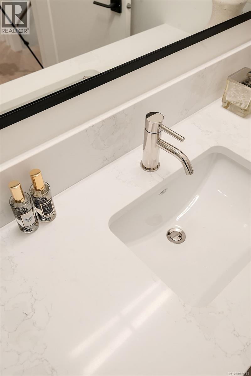  1047 Falkland Road, Oak Bay