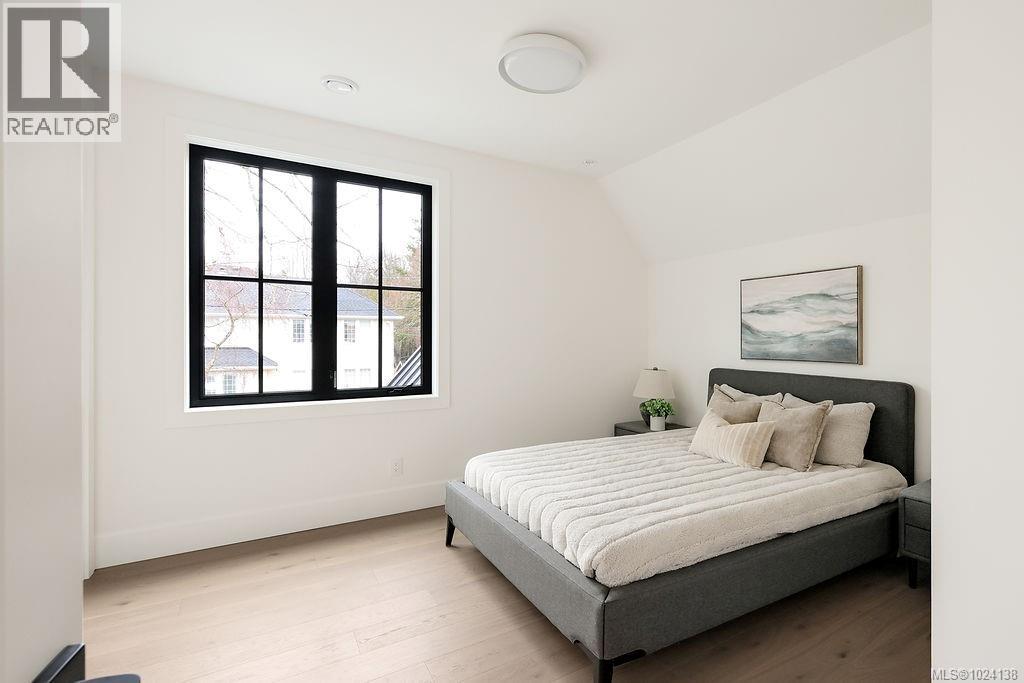  1047 Falkland Road, Oak Bay