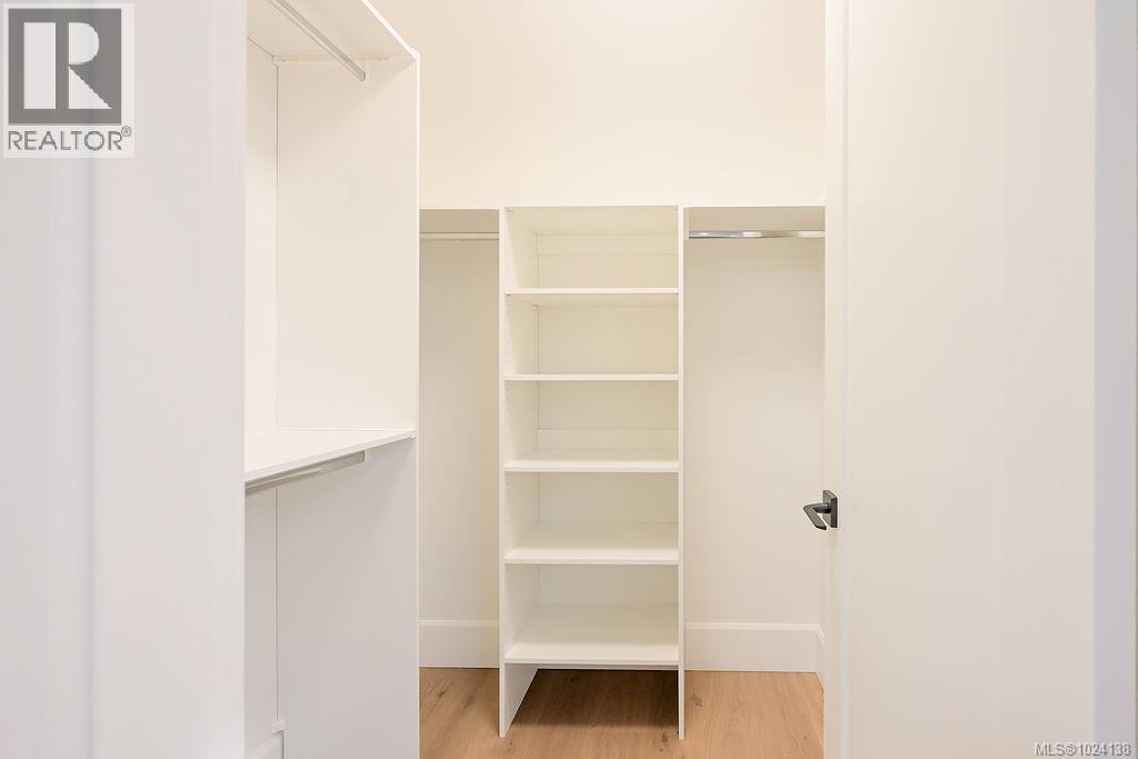  1047 Falkland Road, Oak Bay