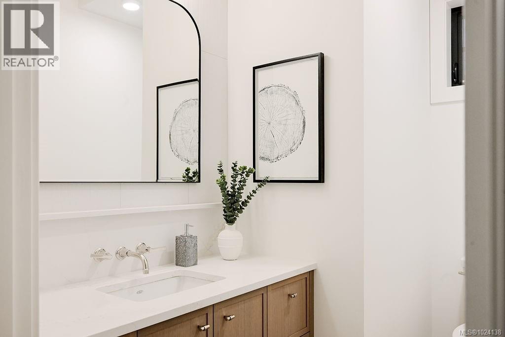  1047 Falkland Road, Oak Bay