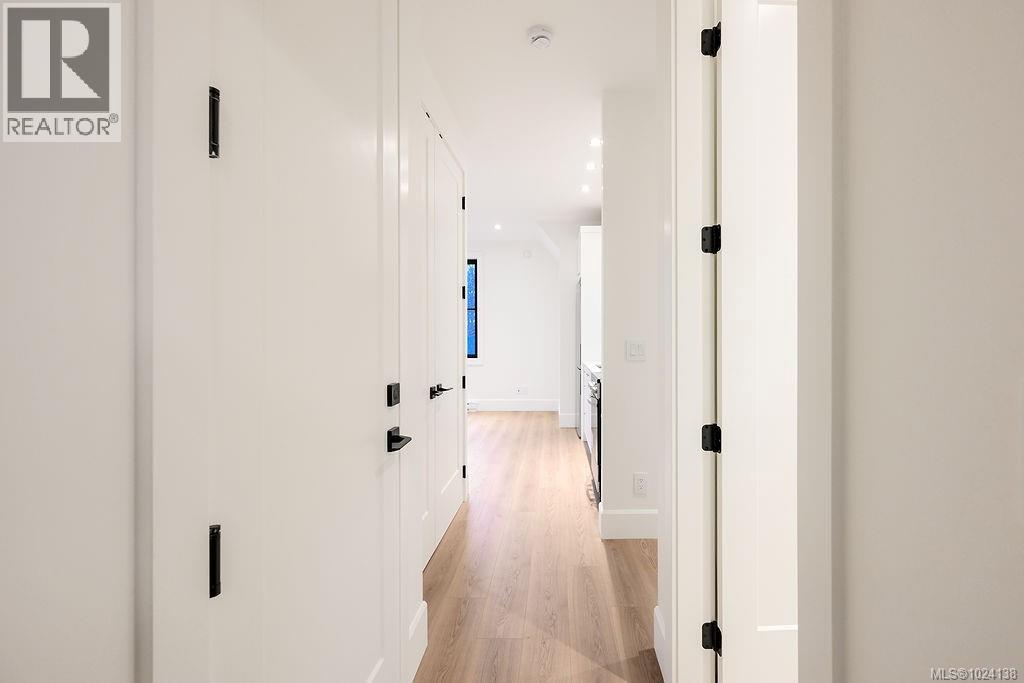  1047 Falkland Road, Oak Bay