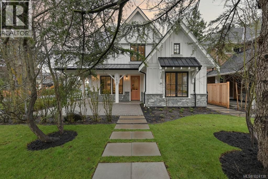  1047 Falkland Road, Oak Bay