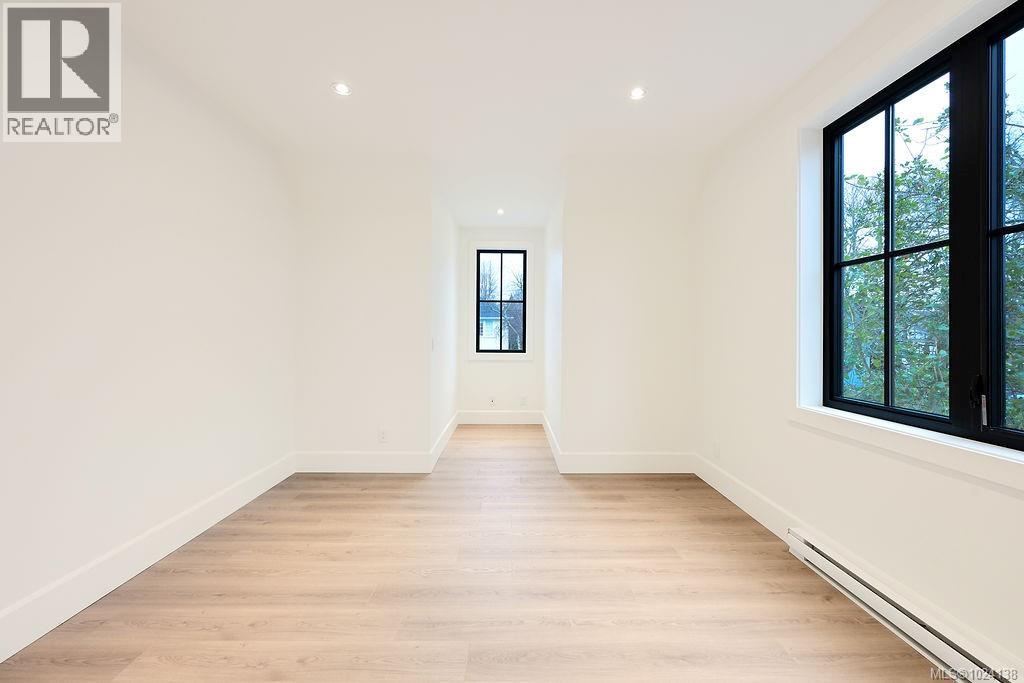  1047 Falkland Road, Oak Bay