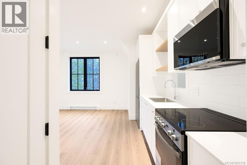  1047 Falkland Road, Oak Bay