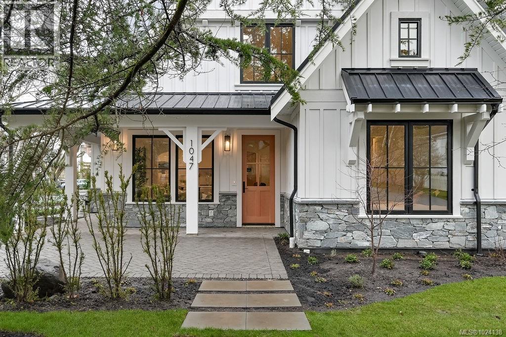  1047 Falkland Road, Oak Bay