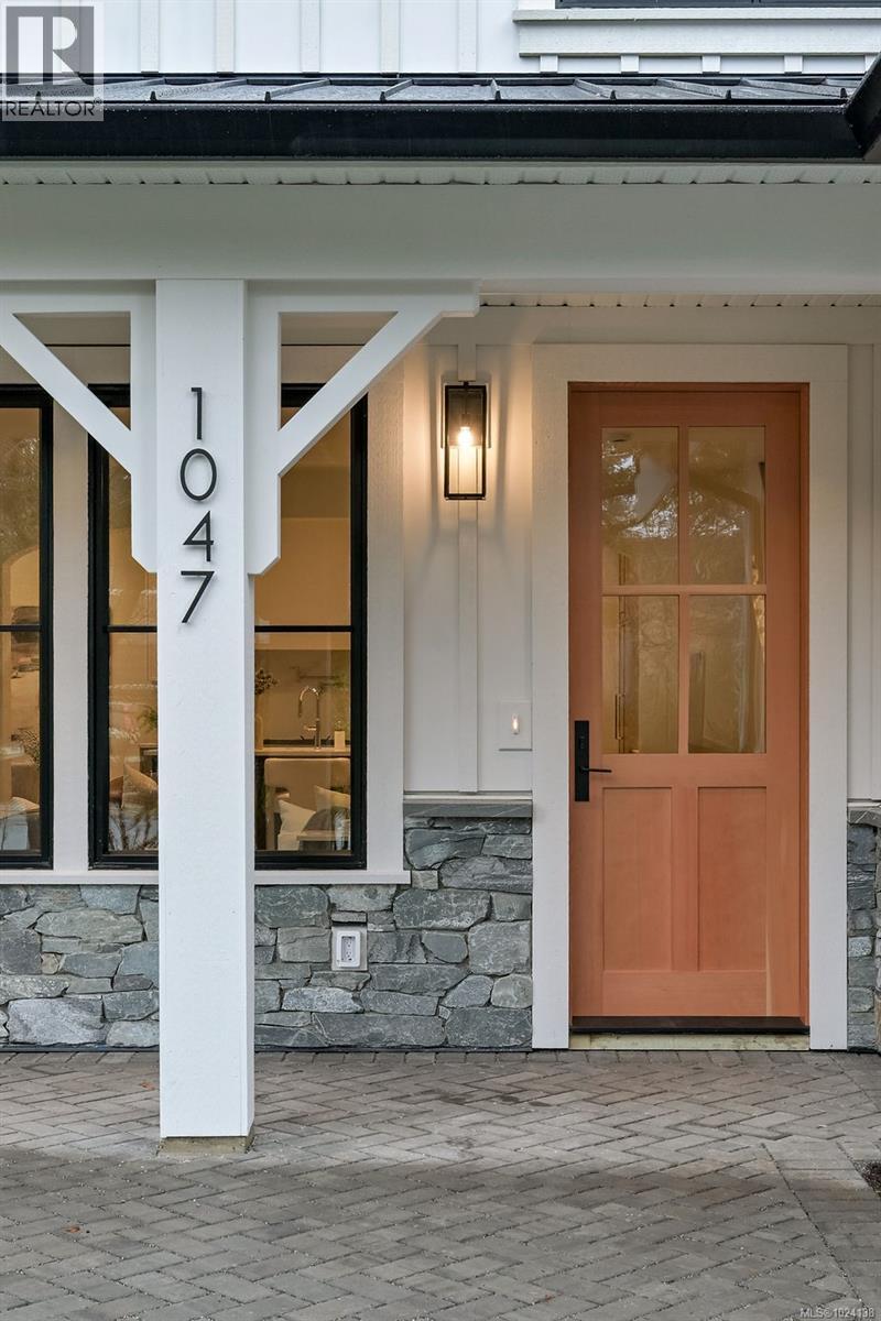  1047 Falkland Road, Oak Bay