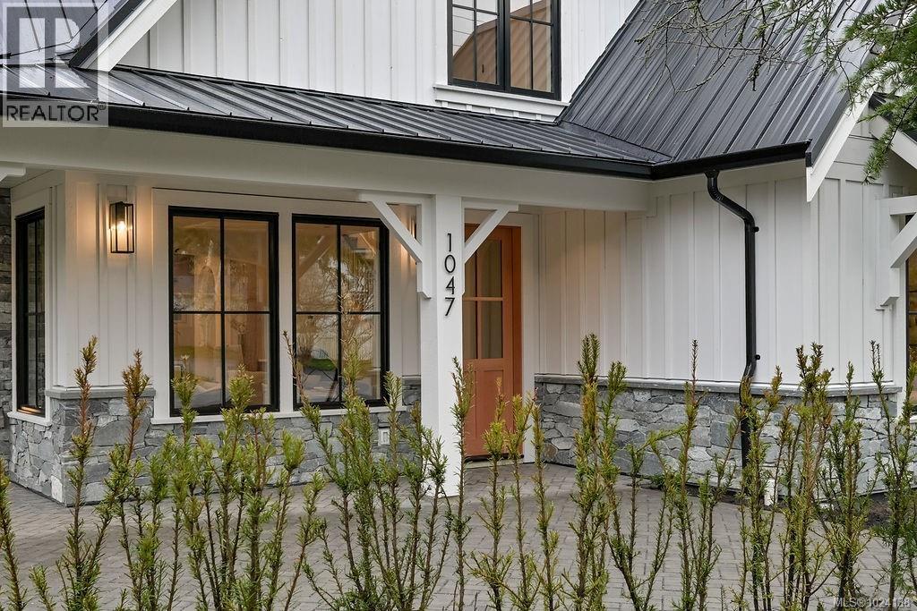  1047 Falkland Road, Oak Bay