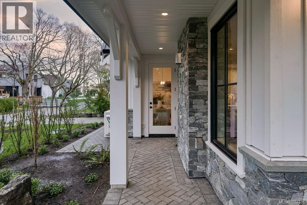  1047 Falkland Road, Oak Bay