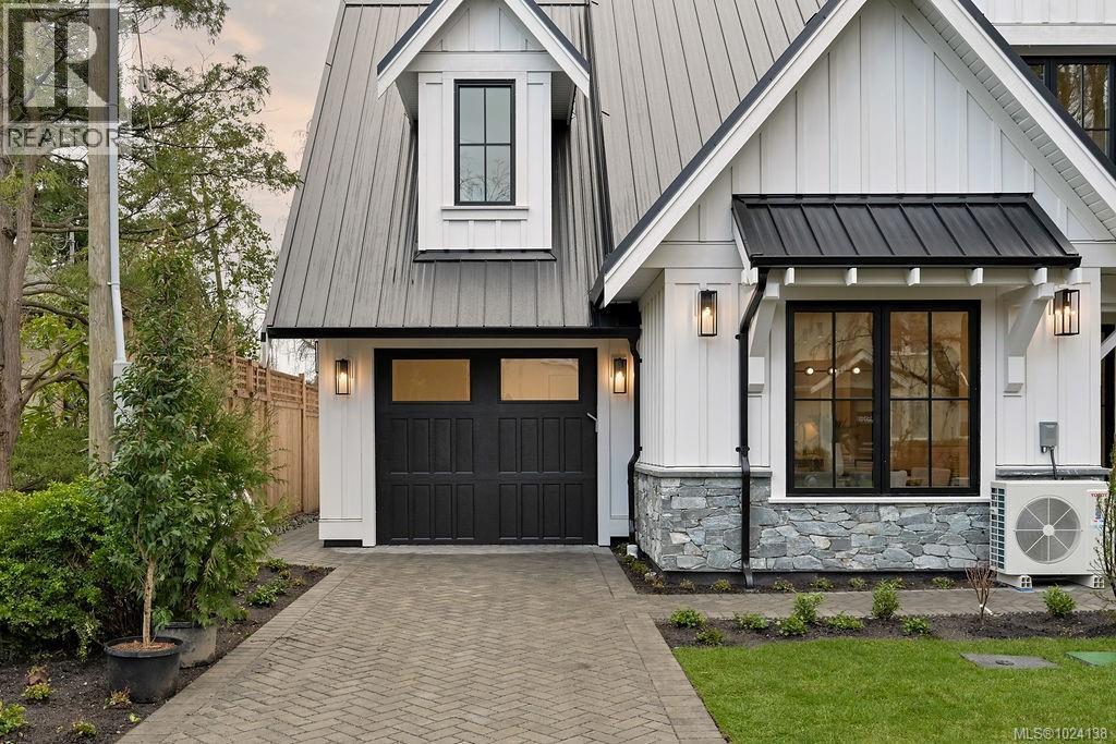  1047 Falkland Road, Oak Bay