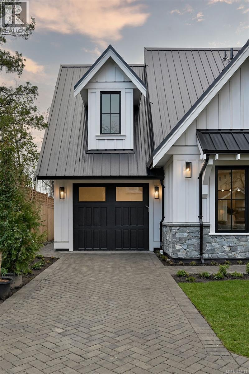  1047 Falkland Road, Oak Bay